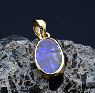 Anhänger „Das Mysterium der Erde“ mit echtem Boulder-Opal