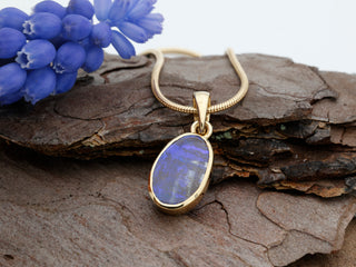 Anhänger mit einem Boulder-Opal