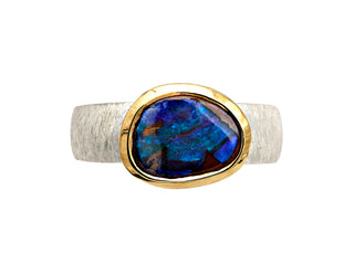 Ring mit einem Boulder-Opal
