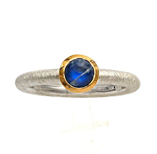 Ring mit einem Regenbogen - Mondstein