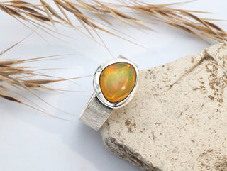 Ring mit äthiopischem Opal