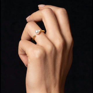 Quadratischer Ring mit Perle