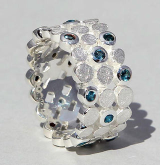 Ring "Nachtgeheimnis" mit Topas London blue