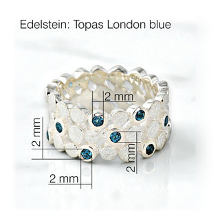 Ring "Nachtgeheimnis" mit Topas London blue