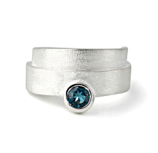 Ring "Glücksspirale" mit Topas london blue